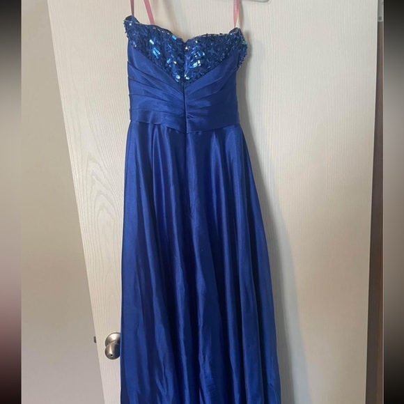 Prom Dress - Picture 3 of 8